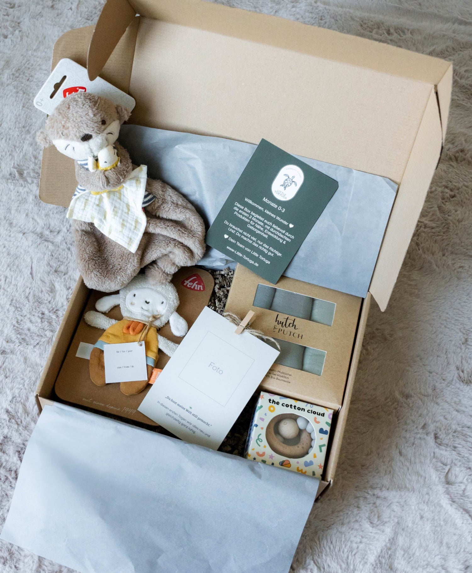 Babybox 0–3 Monate nachhaltiges Geschenk zur Geburt mit Holzrassel, Schmusetuch und Beißring
