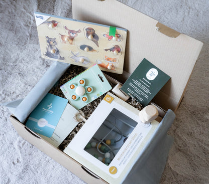 Babybox 9–12 Monate nachhaltige Montessori Geschenkbox mit Holzspielzeug