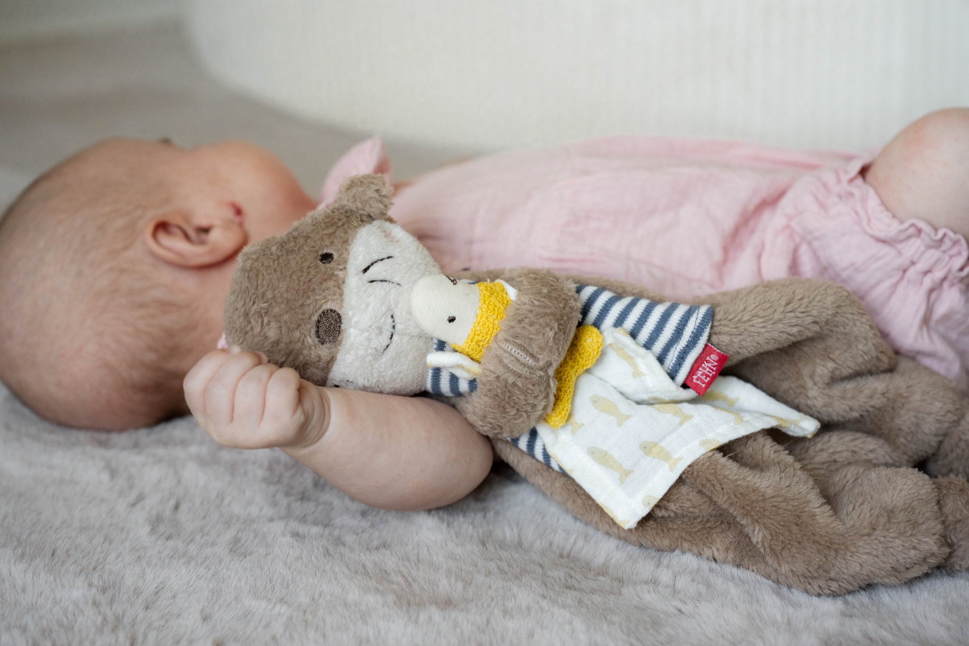 Baby Erstausstattung 0–3 Monate  Schmusetuch Otter, Rassel, Mulltuch und Beißring in Geschenkbox