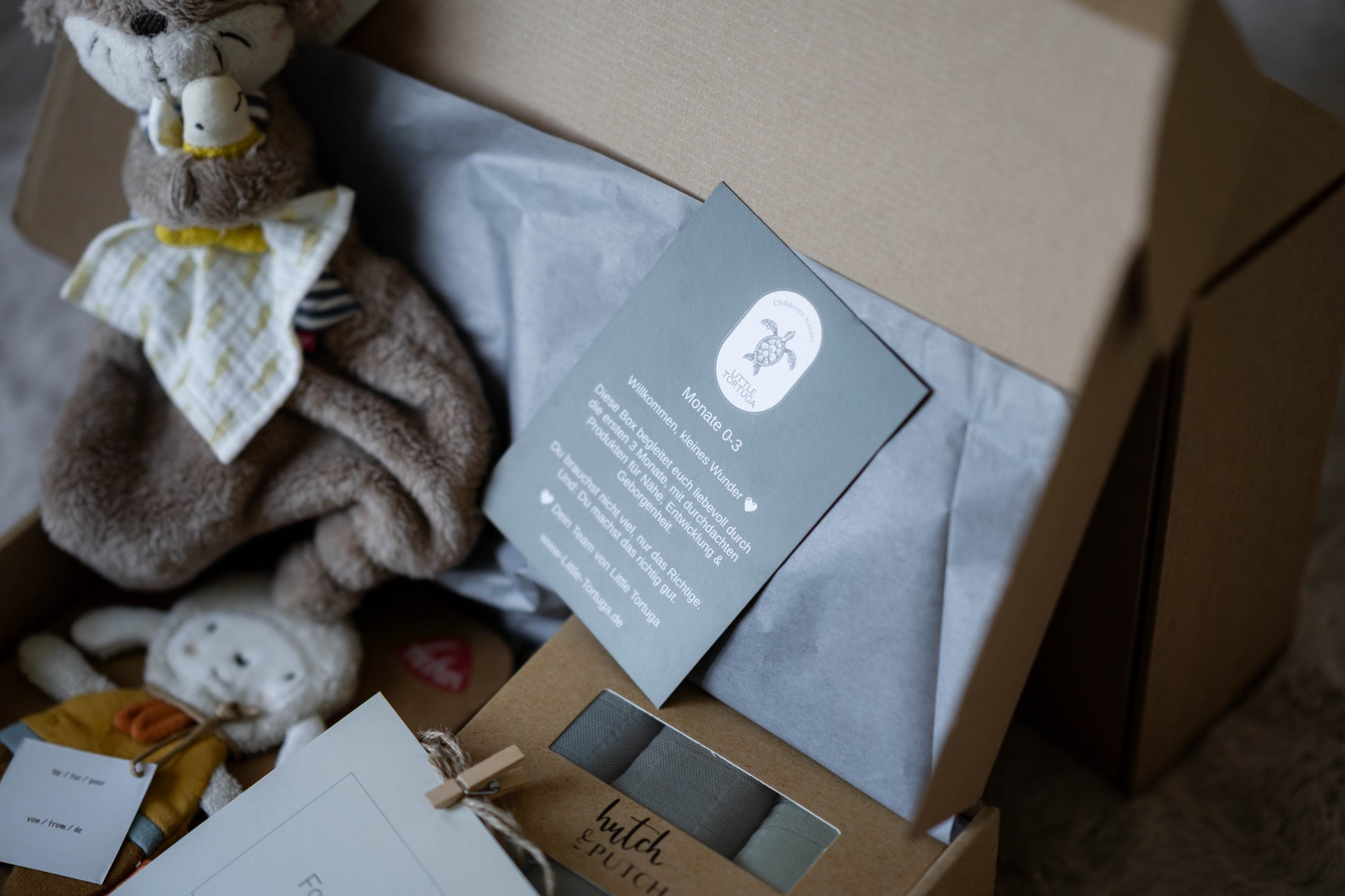 Montessori Babybox ökologisches Babyspielzeug und praktische Produkte im Set