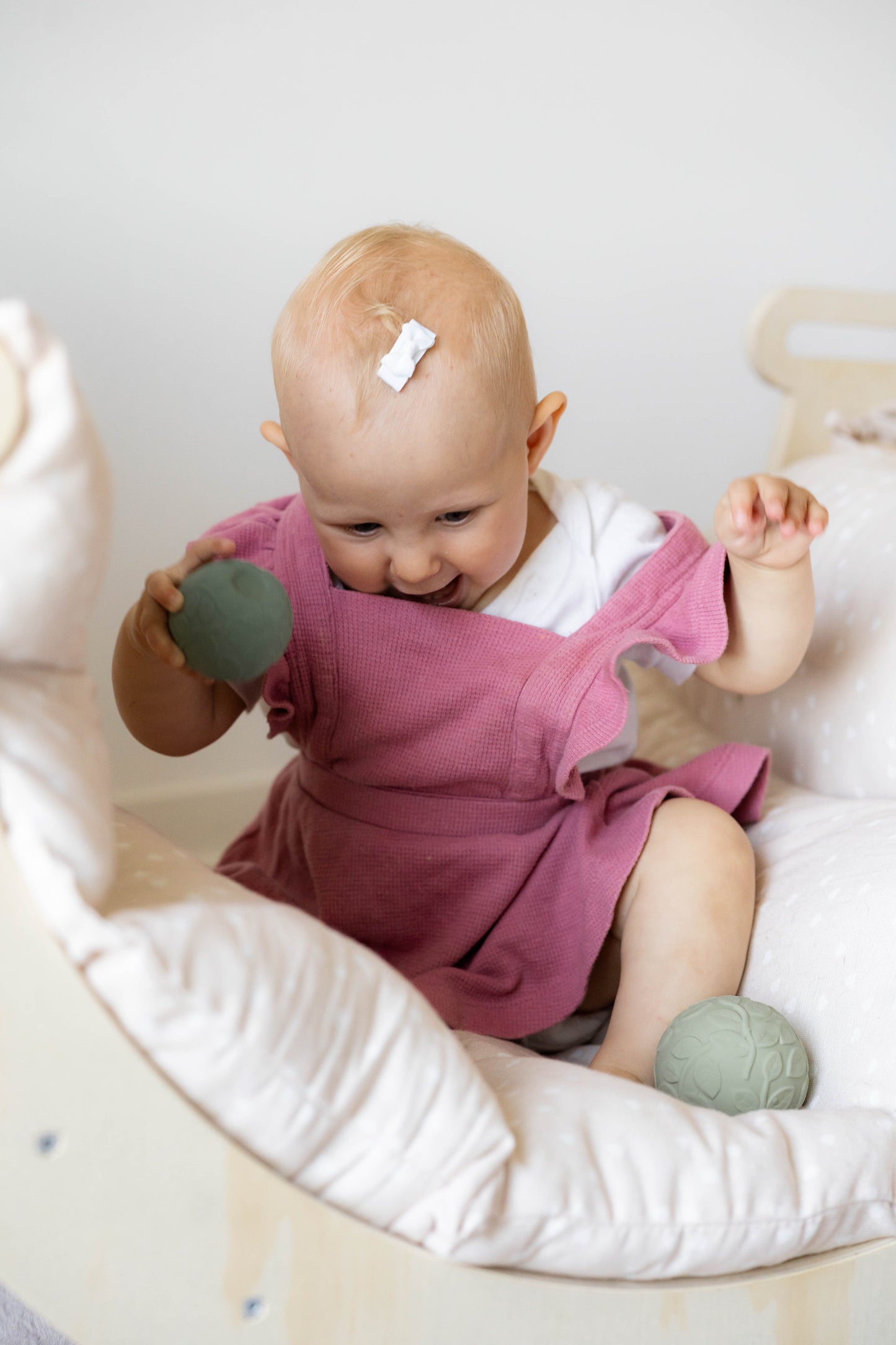 Sensorikball aus Naturkautschuk nachhaltiges Babyspielzeug für Tastsinn und Motorik